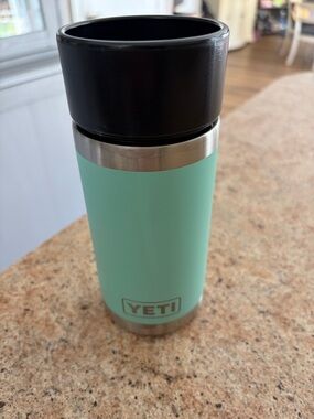 Yeti Travel Mug in Seafoam with Black Lid